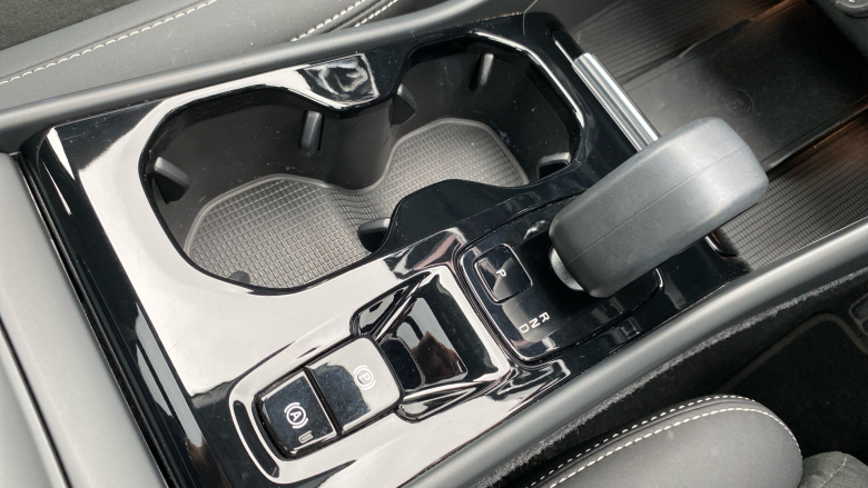 Volvo XC40 2.0 B4P Ultimate Dark 5dr Auto Petrol Estate